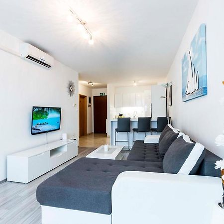 Apartment Elena Póla Kültér fotó