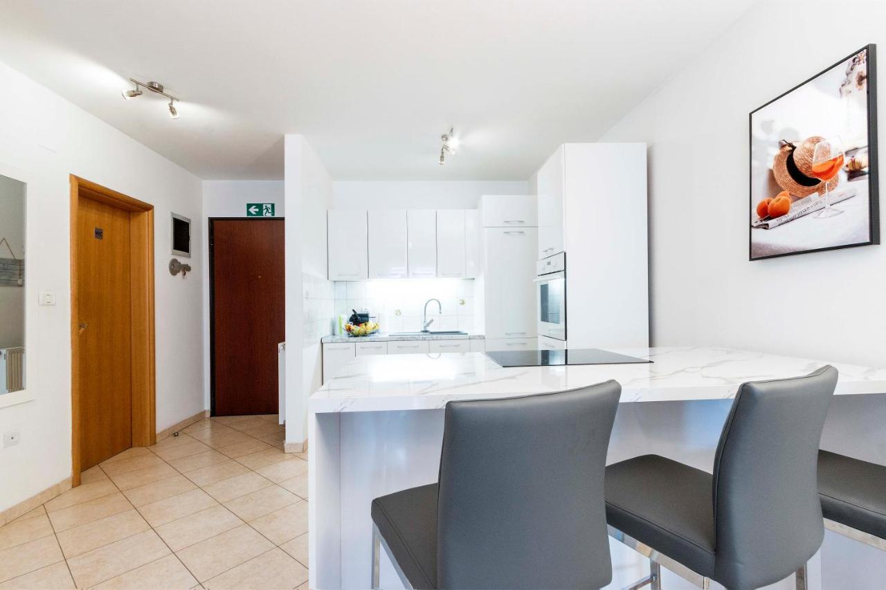 Apartment Elena Póla Kültér fotó