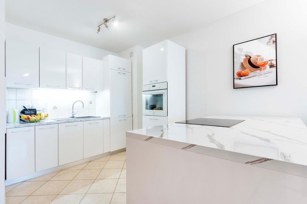 Apartment Elena Póla Kültér fotó